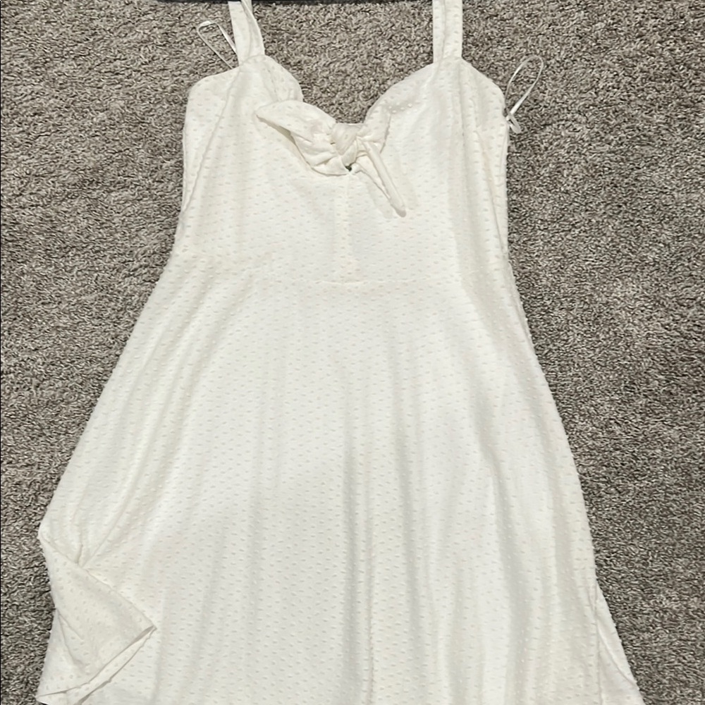 Elegant White Sleeveless Dress